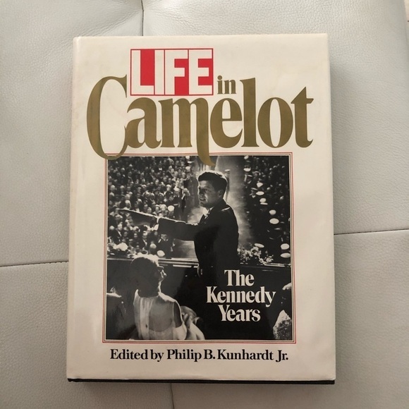 📕LIFE in Camelot 📕 - Picture 1 of 7